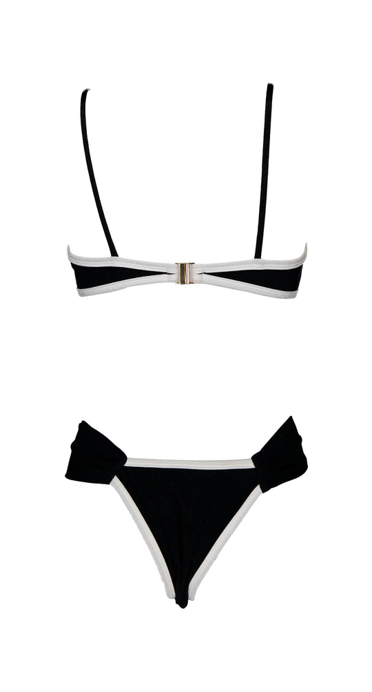 Bikini Clave in Díos es un Stalker