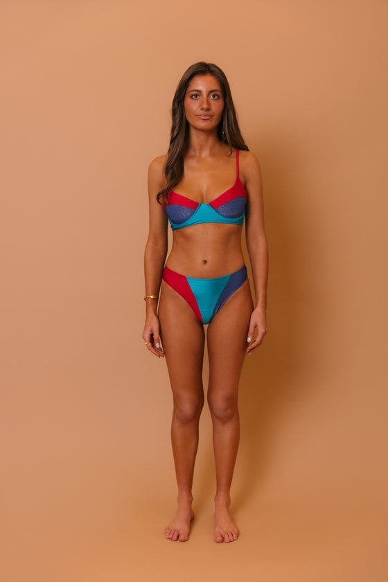 Bikini Izzet en Glam