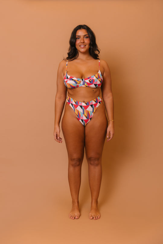 Bikini Izzet en Vanguard