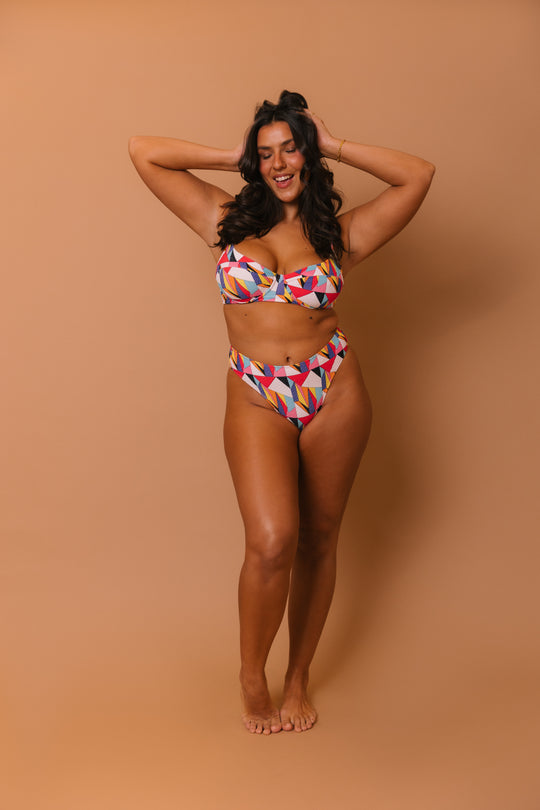 Bikini Izzet en Vanguard